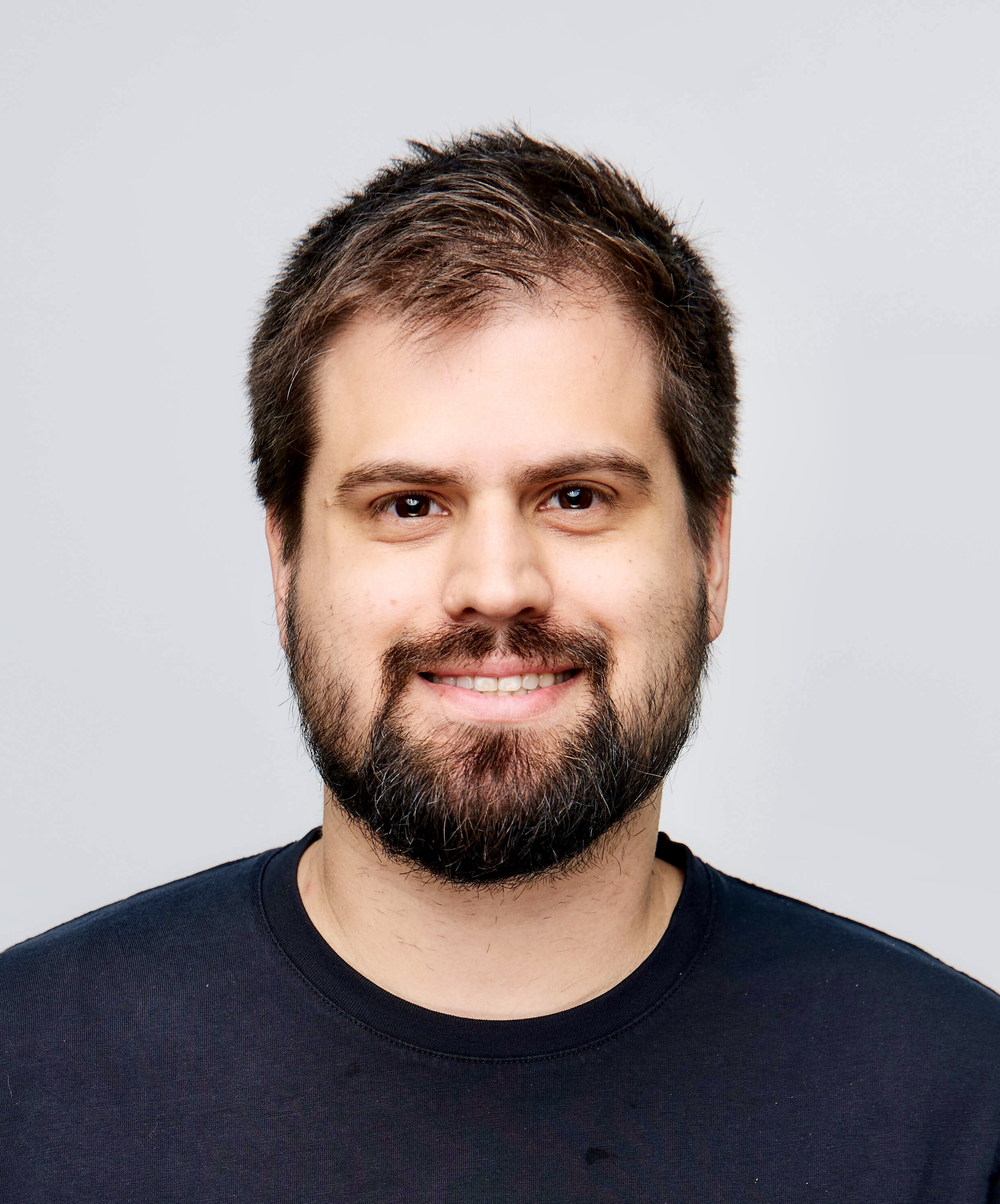 Bruno Molina headshot